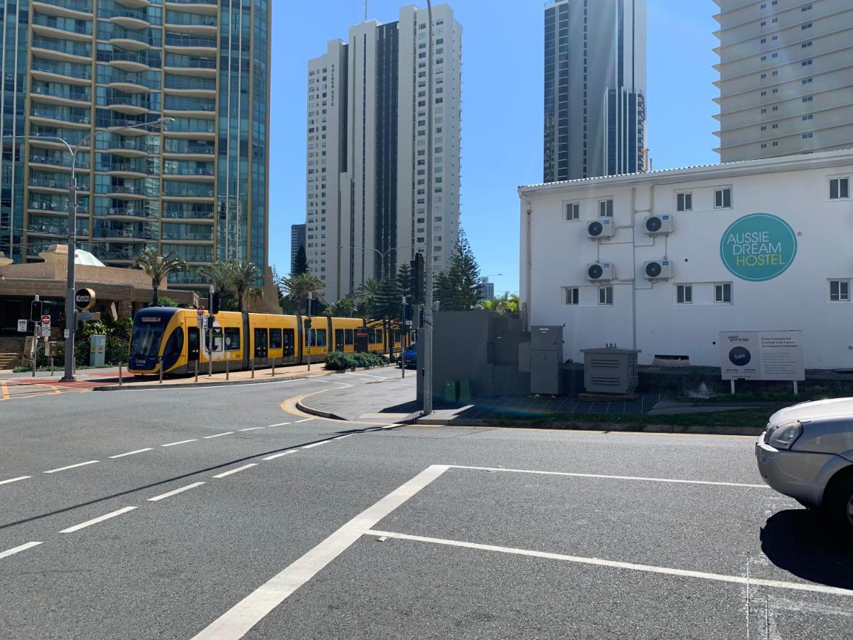 Aussie Dream Hostel Gold Coast Exterior photo